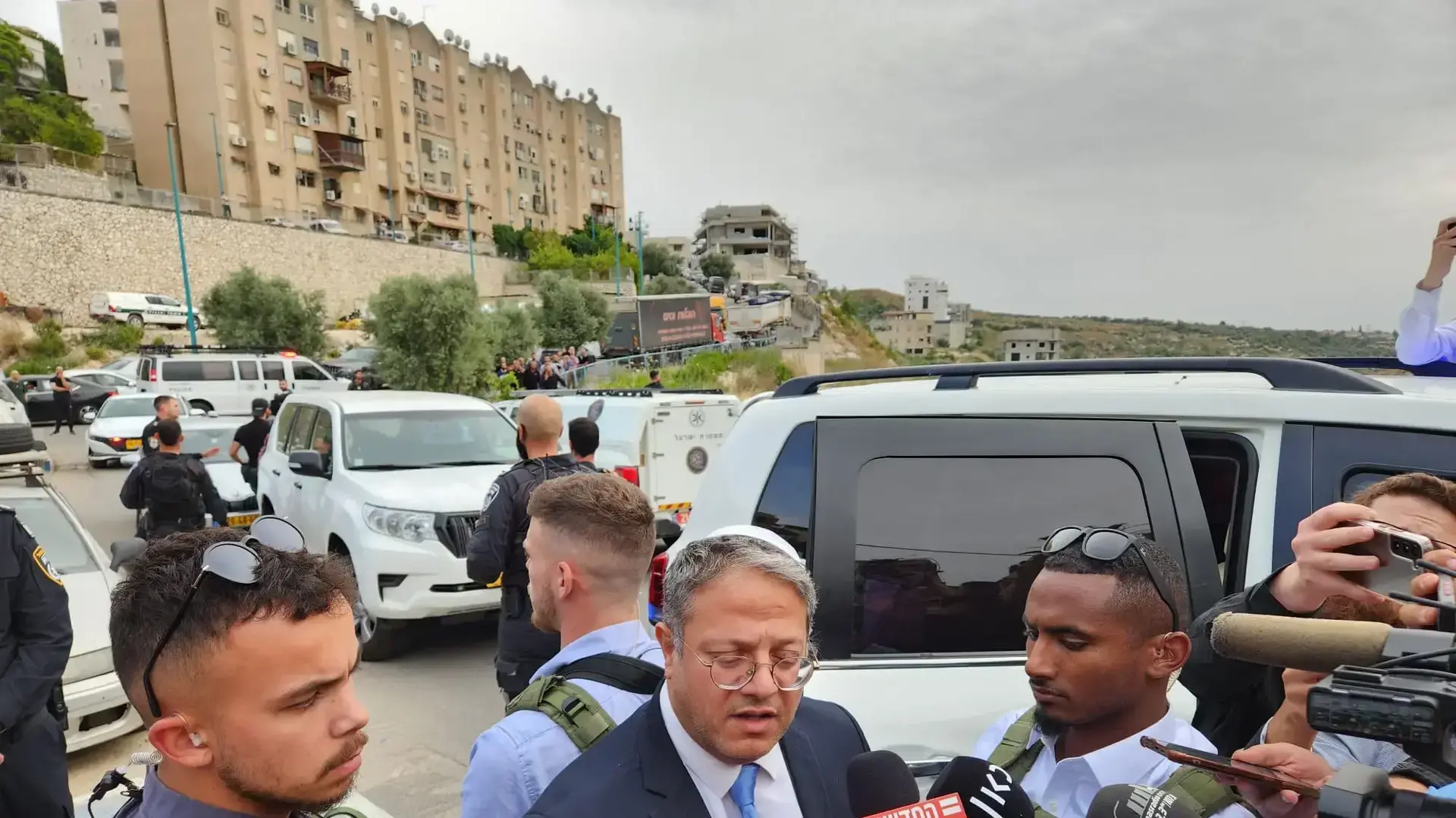 השר לביטחון לאומי, איתמר בן גביר בזירת הירי ביפיע השר לביטחון לאומי, איתמר בן גביר בזירת הירי ביפיע