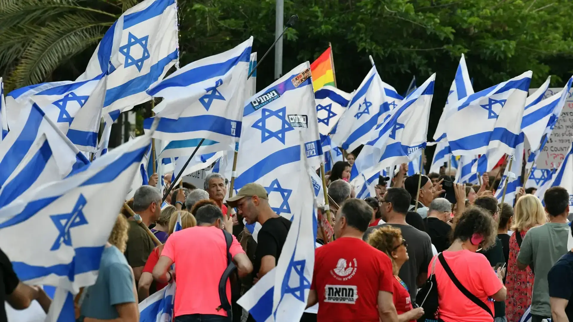 הפגנה נגד המהפכה המשפטית, כיכר דיזנגוף ת"א, 10 ביוני 2023 הפגנה נגד המהפכה המשפטית, כיכר דיזנגוף ת"א, 10 ביוני 2023