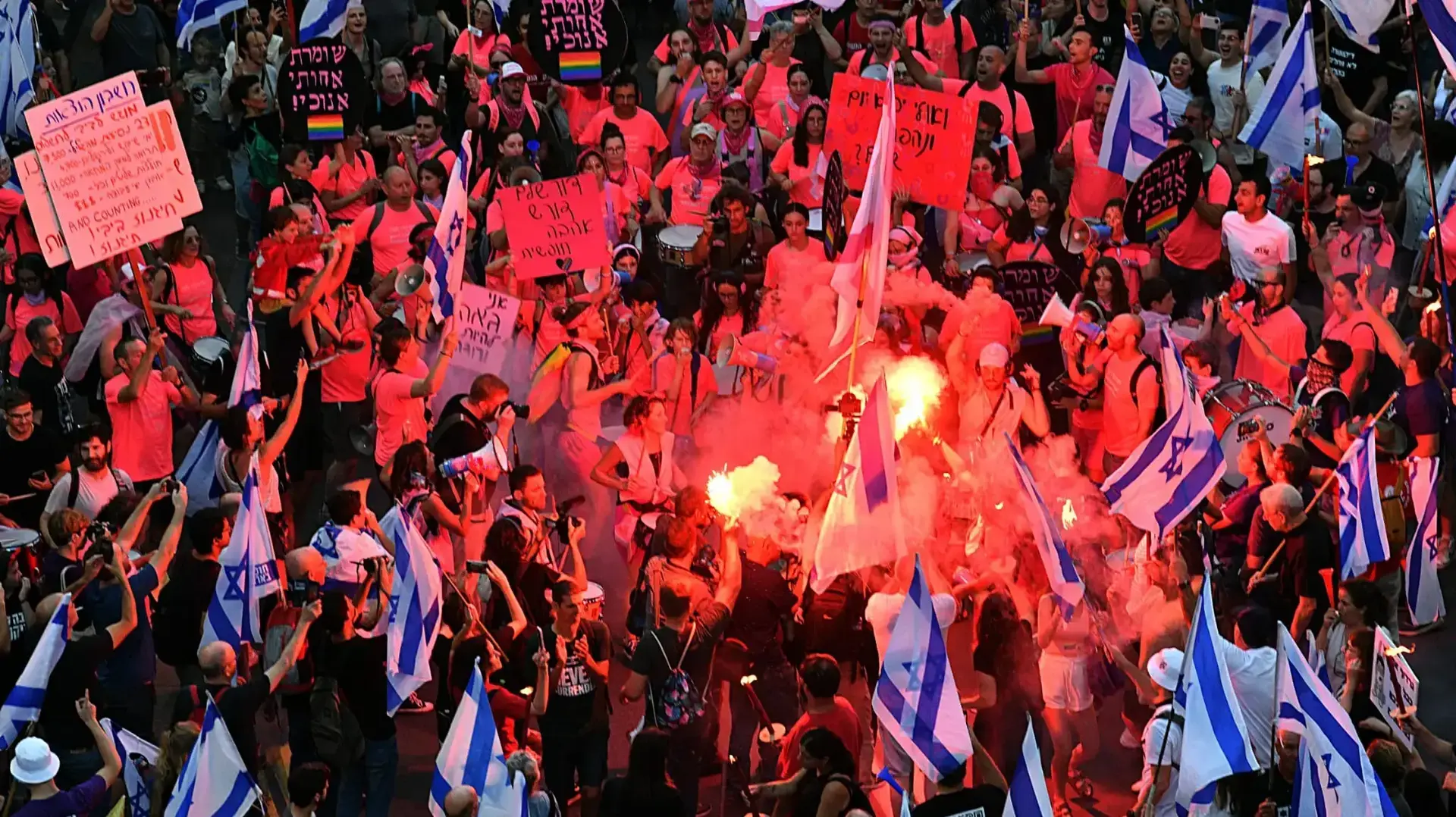 צעדה במסגרת הפגנה נגד המהפכה המשפטית, כיכר דיזנגוף ת"א, 10 ביוני 2023 צעדה במסגרת הפגנה נגד המהפכה המשפטית, כיכר דיזנגוף ת"א, 10 ביוני 2023