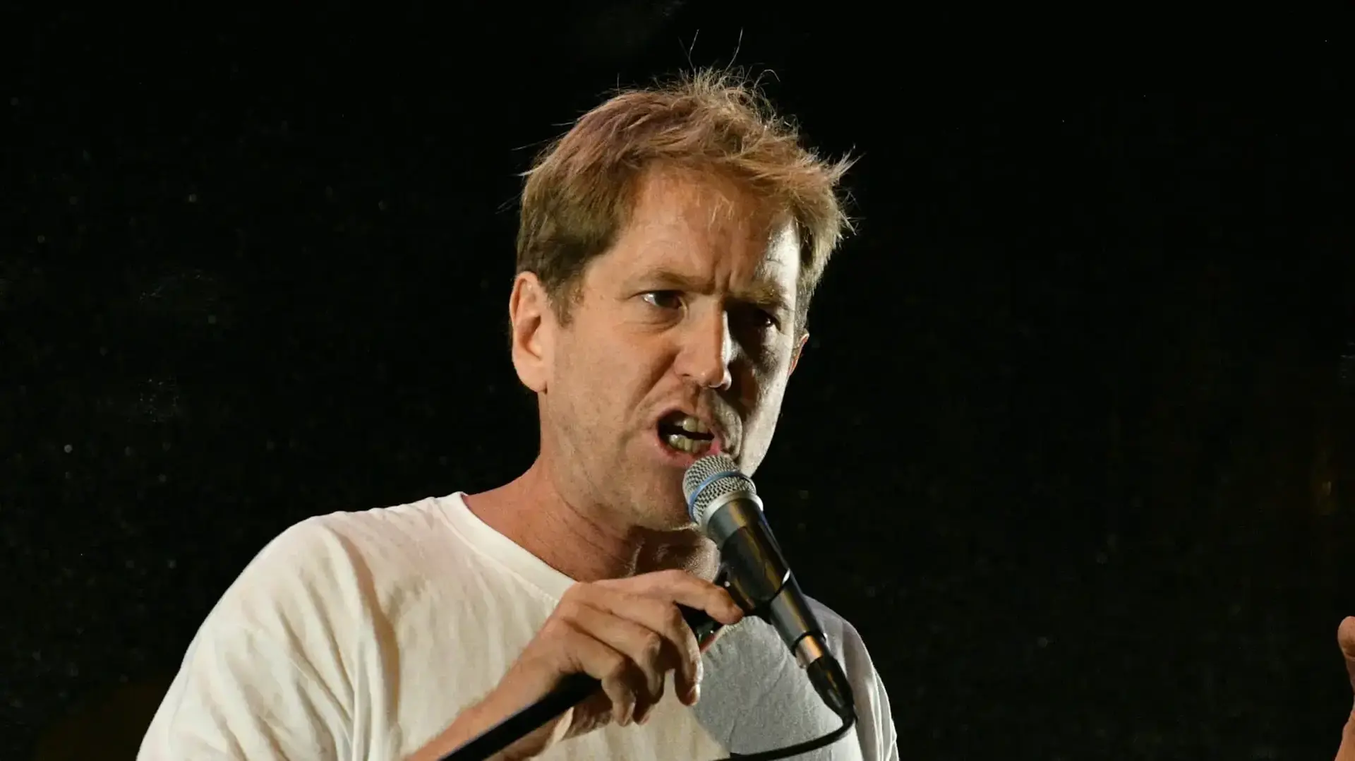 רוי גורדון, הפגנה נגד המהפכה המשפטית, קפלן ת"א, 10 ביוני 2023 רוי גורדון, הפגנה נגד המהפכה המשפטית, קפלן ת"א, 10 ביוני 2023