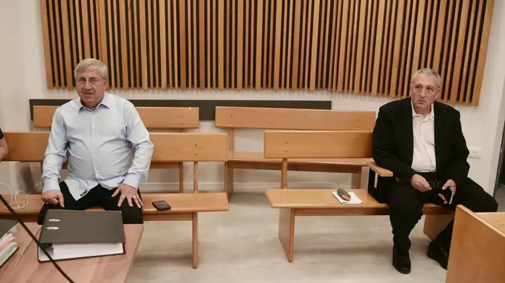 יעקב ברדוגו וניר חפץ בדיון תביעת לשון הרע, בימ"ש השלום תל אביב, 11 ביוני 2023 יעקב ברדוגו וניר חפץ בדיון תביעת לשון הרע, בימ"ש השלום תל אביב, 11 ביוני 2023