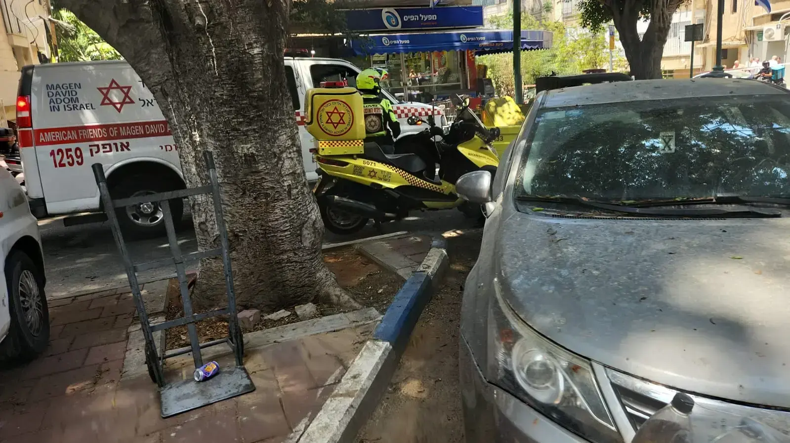 פצוע בפיצוץ אופנוע ברחוב רש"י, רמת גן, 11 ביוני 2023 פצוע בפיצוץ אופנוע ברחוב רש"י, רמת גן, 11 ביוני 2023