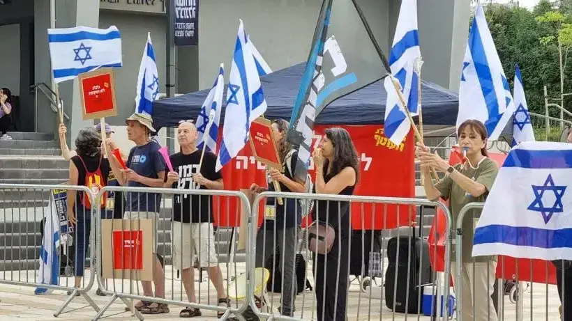 לפני הבחירות לוועדה למינוי שופטים: יום מתוח של הפגנות מול שרים לפני הבחירות לוועדה למינוי שופטים: יום מתוח של הפגנות מול שרים