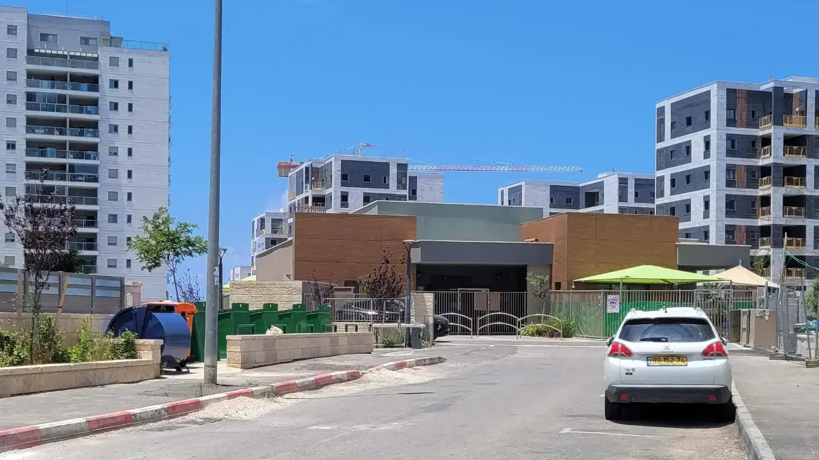 גן "החותרים" בטירת הכרמל גן "החותרים" בטירת הכרמל