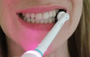 שימוש נכון במברשת שיניים אלקטרונית שימוש נכון במברשת שיניים אלקטרונית