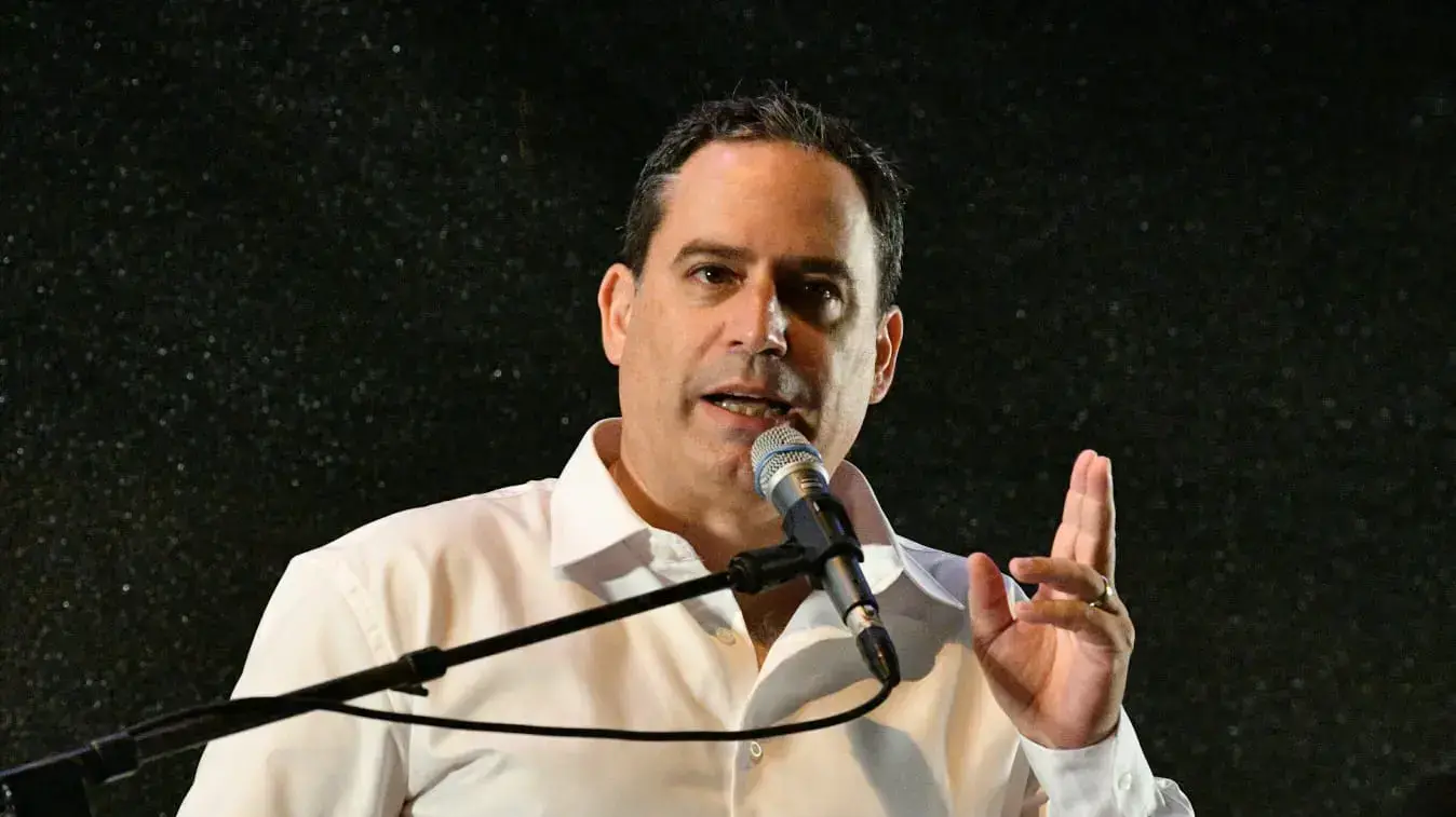 עמית בכר בהפגנה נגד המהפכה המשפטית, תל אביב. 17 ביוני 2023 עמית בכר בהפגנה נגד המהפכה המשפטית, תל אביב. 17 ביוני 2023