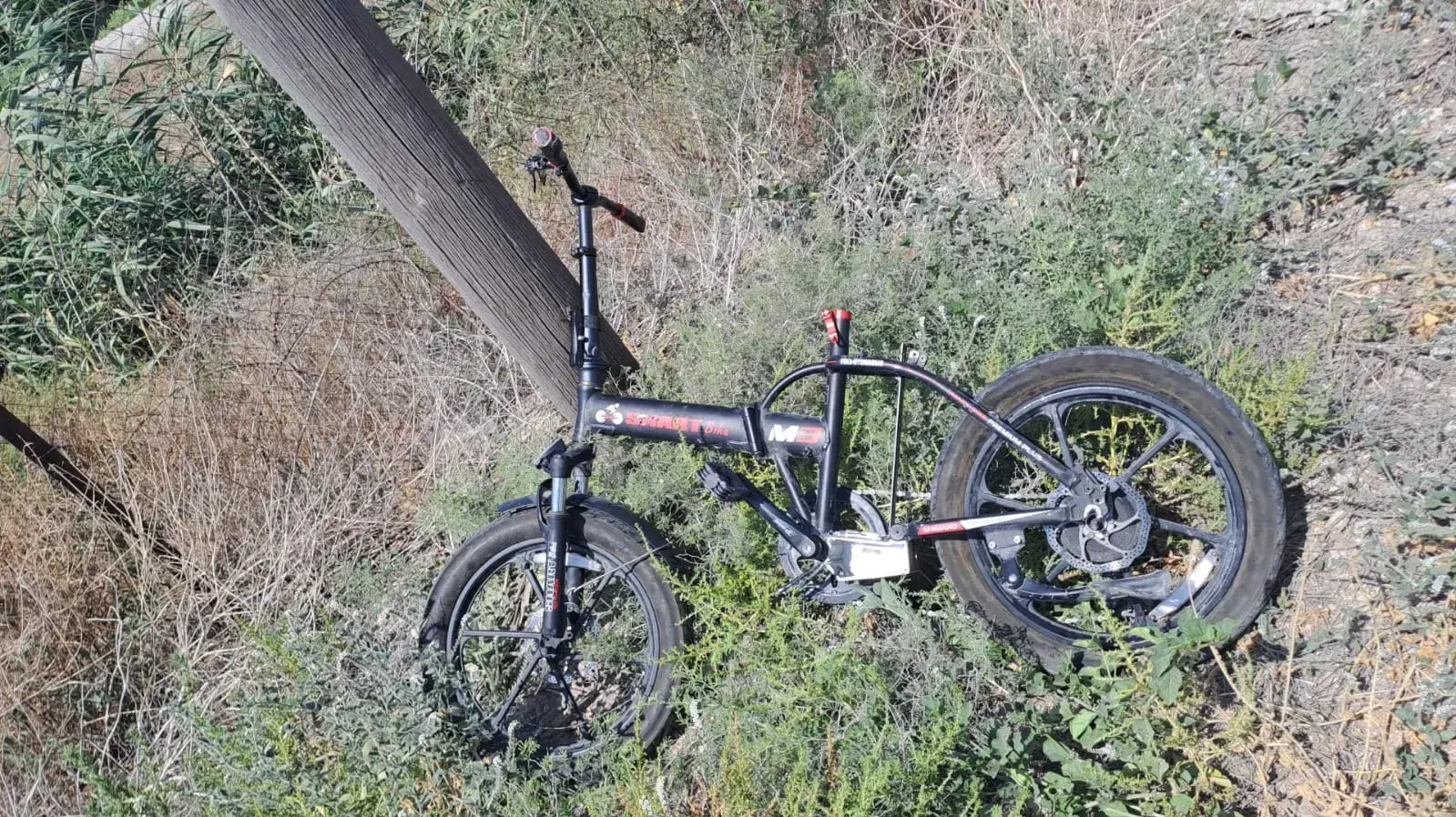 משפחת לוי הקימה אנדרטה לבנם שנהרג בתאונת דרכים בכביש 90, האופניים נגנבו ממנה יום למחרת 18 ביוני 2023 משפחת לוי הקימה אנדרטה לבנם שנהרג בתאונת דרכים בכביש 90, האופניים נגנבו ממנה יום למחרת 18 ביוני 2023