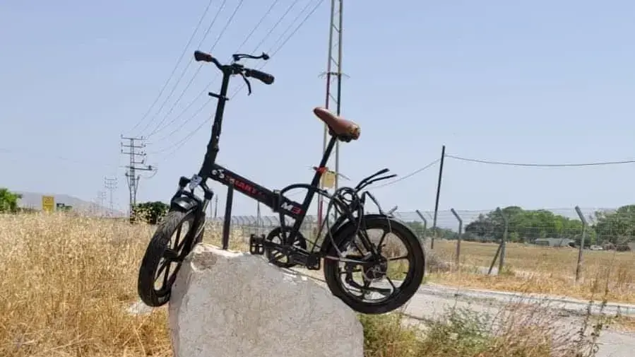 משפחת לוי הקימה אנדרטה לבנם שנהרג בתאונת דרכים בכביש 90, האופניים נגנבו ממנה יום למחרת 18 ביוני 2023