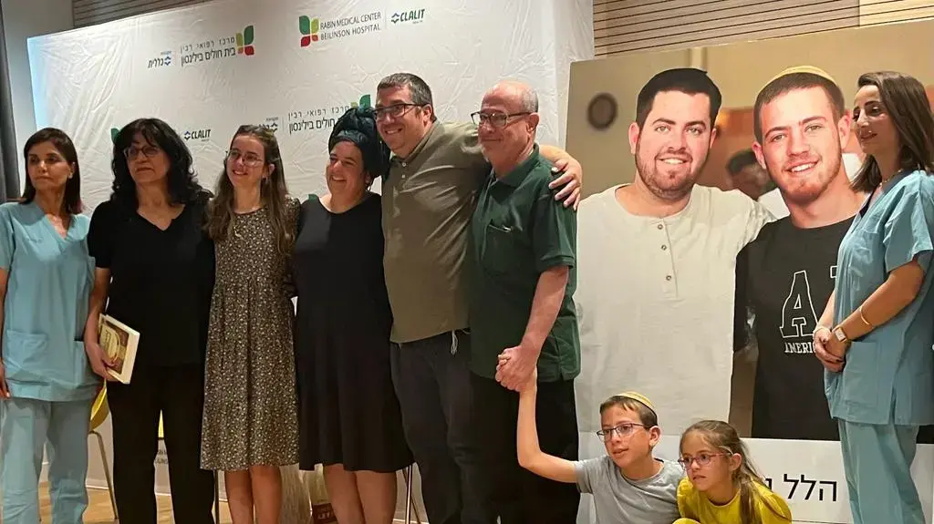 מושתלי הקרניות של הלל ויגל יניב ז"ל, נפגשו לפני זמן קצר לראשונה עם משפחת יניב 18 ביוני 2023 מושתלי הקרניות של הלל ויגל יניב ז"ל, נפגשו לפני זמן קצר לראשונה עם משפחת יניב 18 ביוני 2023