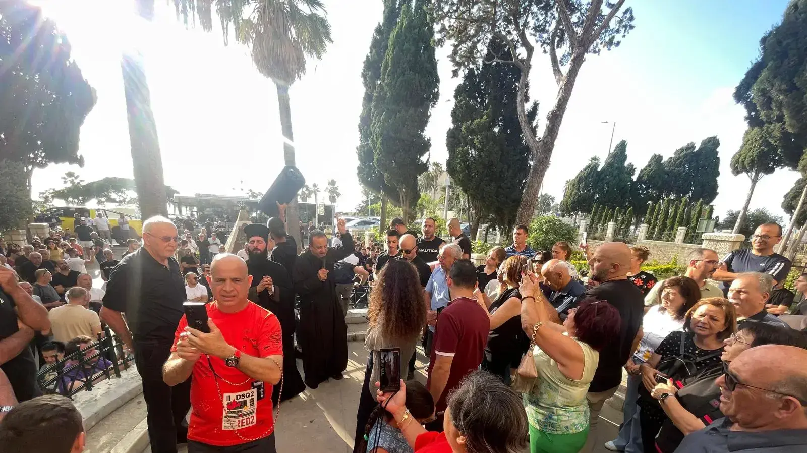 מפגינים נוצרים ערבים בסטלה מאריס בחיפה, במחאה על ברסלבים שפקדו בשבועות האחרונים את הכנסיה במקום 18 ביוני 2023 מפגינים נוצרים ערבים בסטלה מאריס בחיפה, במחאה על ברסלבים שפקדו בשבועות האחרונים את הכנסיה במקום 18 ביוני 2023