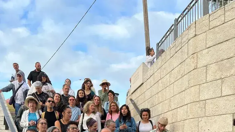 נשות הכותל הגיעו לקיים תפילה ברחבת הכותל יחד עם ח"כ גלעד קריב. 20 ביוני 2023 נשות הכותל הגיעו לקיים תפילה ברחבת הכותל יחד עם ח"כ גלעד קריב. 20 ביוני 2023