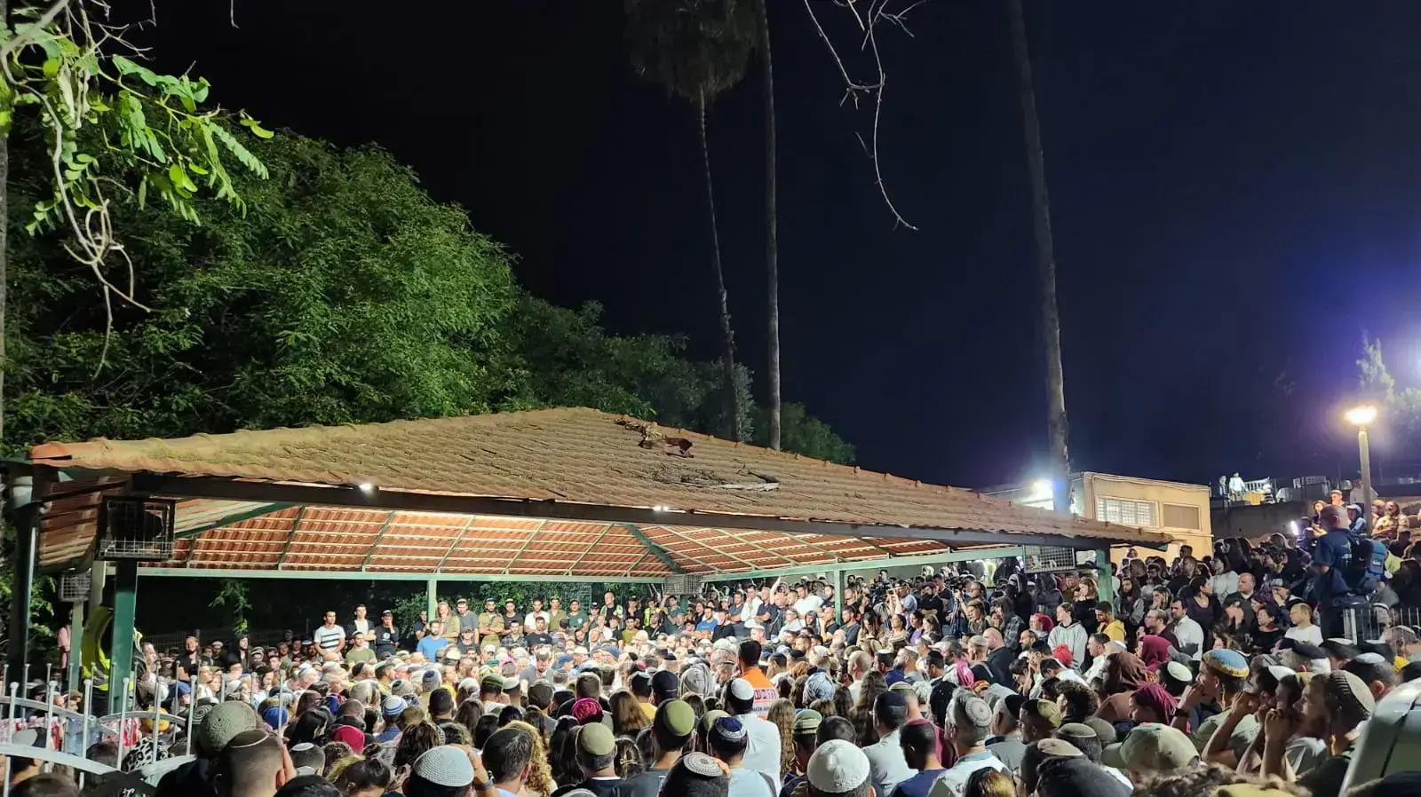 הלוויתו של הראל מסעוד שנרצח בפיגוע בעלי
בית העלמין ביסודות
20 ביוני 2023 הלוויתו של הראל מסעוד שנרצח בפיגוע בעלי
בית העלמין ביסודות
20 ביוני 2023