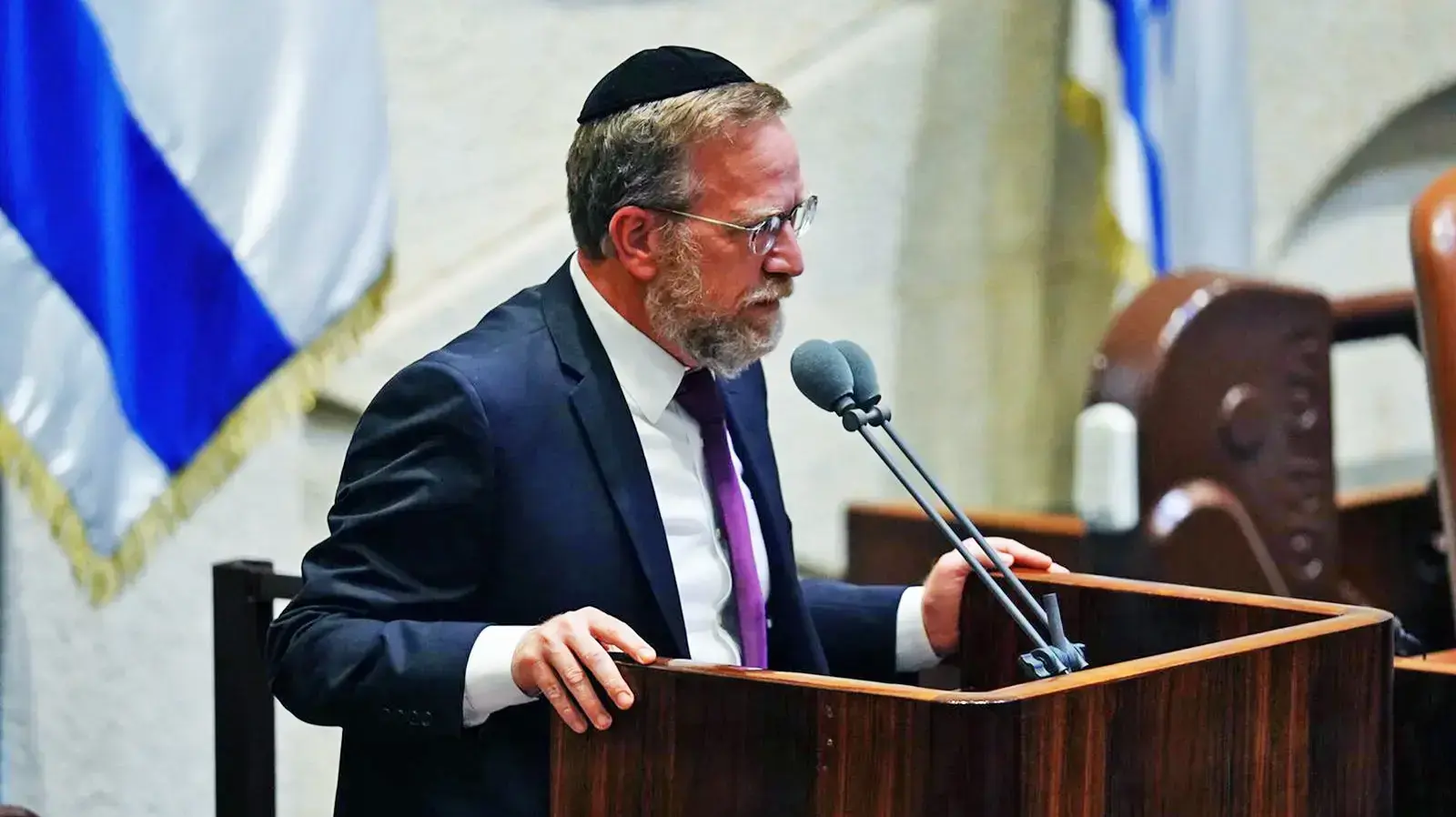 חבר הכנסת יצחק פינדרוס הצהיר אמונים במליאת הכנסת, 22 ביוני 2020 חבר הכנסת יצחק פינדרוס הצהיר אמונים במליאת הכנסת, 22 ביוני 2020
