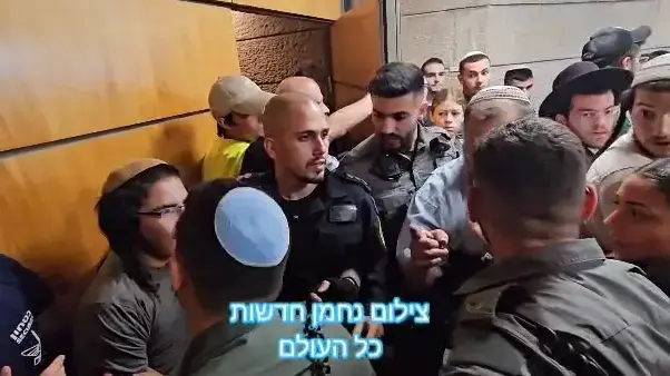 הפגנת פעילי להב"ה וארגון "אור לאחים" נגד כנס של האגודה הישראלית ליהודים משיחיים במתחם בניין כלל, ירושלים, 22 ביוני 2023 הפגנת פעילי להב"ה וארגון "אור לאחים" נגד כנס של האגודה הישראלית ליהודים משיחיים במתחם בניין כלל, ירושלים, 22 ביוני 2023