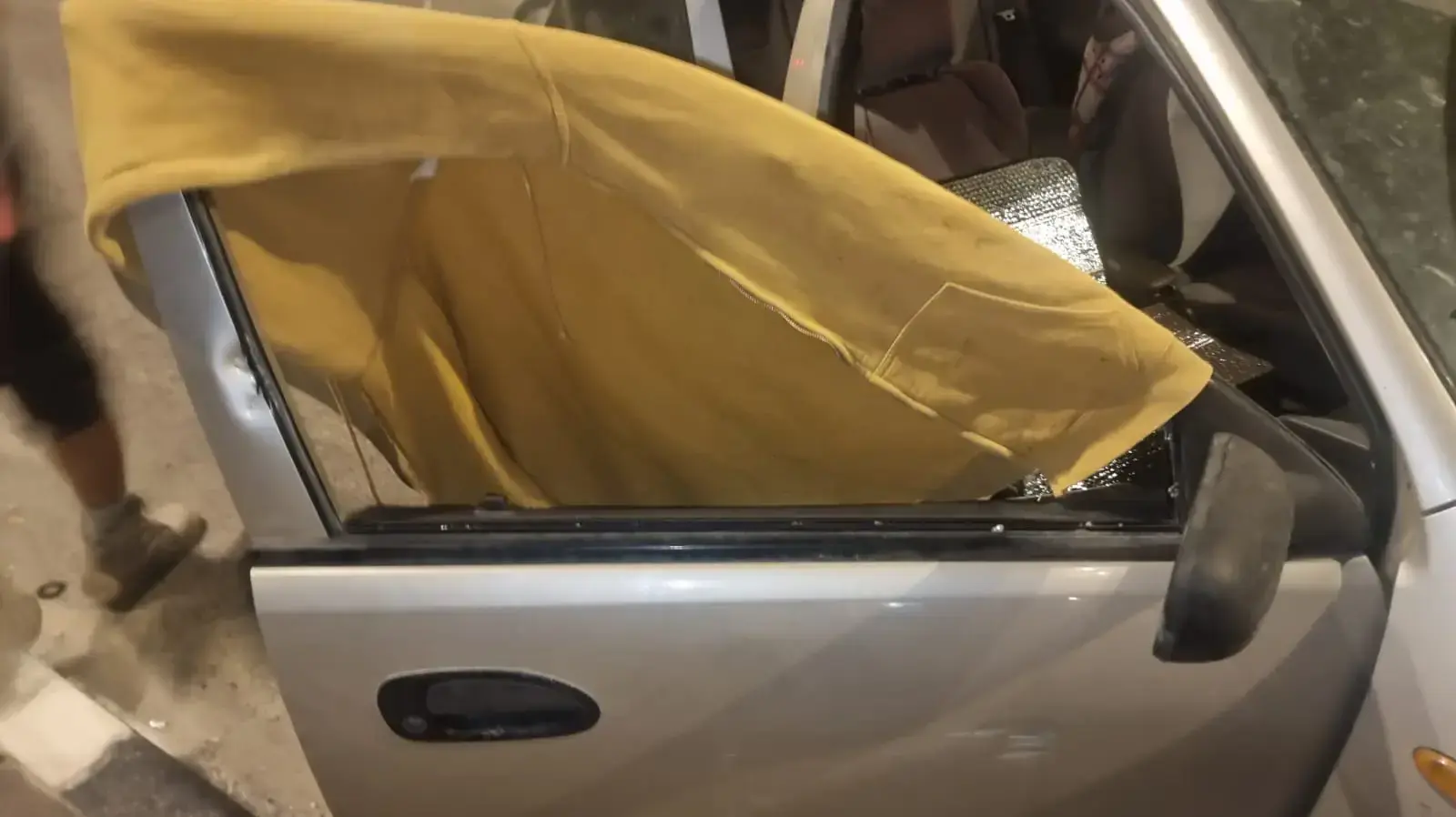 רכב ישראלי שניזוק מיידוי אבנים על ידי פלסטינים, 23 ביוני 2023 רכב ישראלי שניזוק מיידוי אבנים על ידי פלסטינים, 23 ביוני 2023