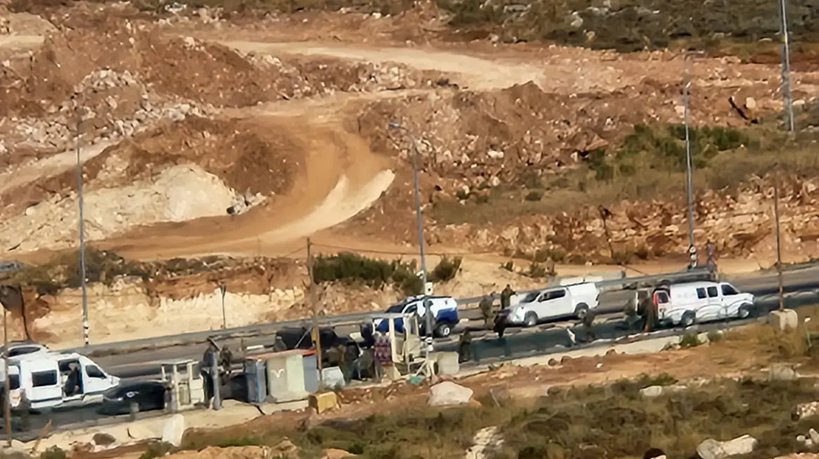 חשד לניסיון התאבדות בצומת תפוח, צעירה נפצעה באורח קל חשד לניסיון התאבדות בצומת תפוח, צעירה נפצעה באורח קל