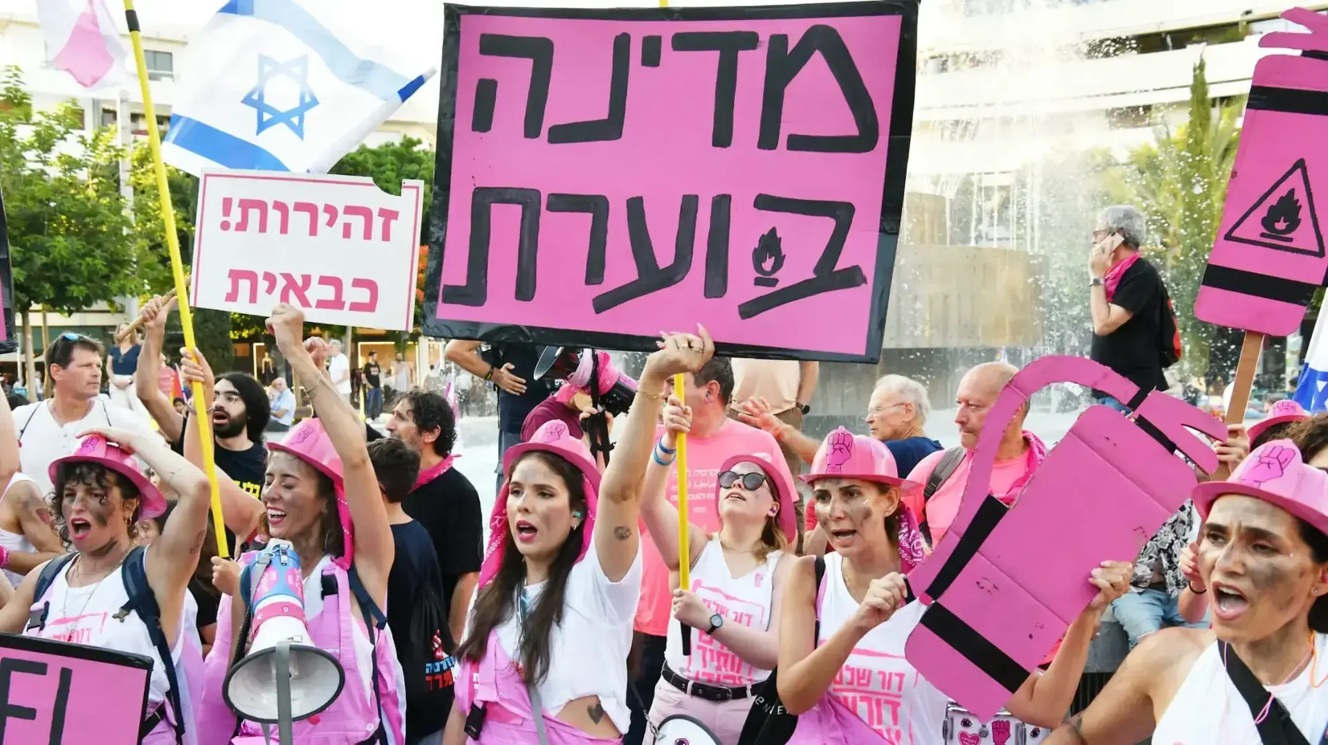 הפגנה נגד המהפכה המשפטית, התחלת הצעידה מכיכר דיזנגוף, תל אביב. 24 ביוני 2023 הפגנה נגד המהפכה המשפטית, התחלת הצעידה מכיכר דיזנגוף, תל אביב. 24 ביוני 2023