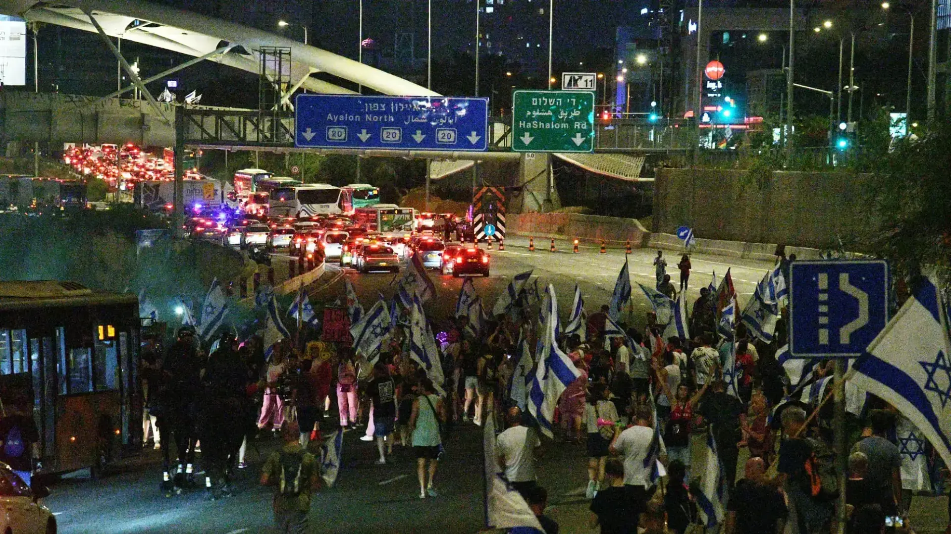 הפגנה נגד המהפכה המשפטית, נתיבי איילון, תל אביב. 24 ביוני 2023 הפגנה נגד המהפכה המשפטית, נתיבי איילון, תל אביב. 24 ביוני 2023