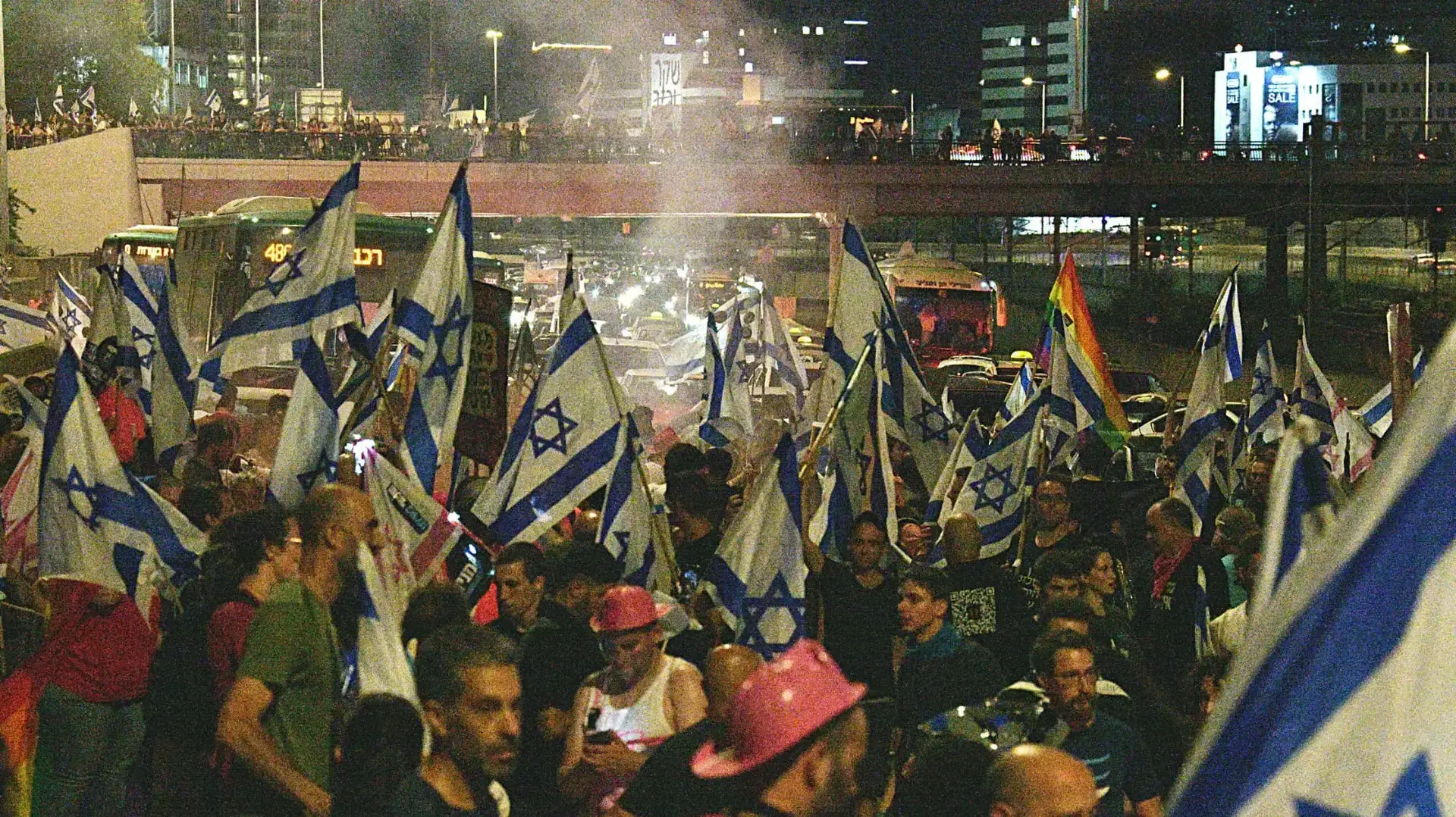 הפגנה נגד המהפכה המשפטית, נתיבי איילון, תל אביב. 24 ביוני 2023 הפגנה נגד המהפכה המשפטית, נתיבי איילון, תל אביב. 24 ביוני 2023