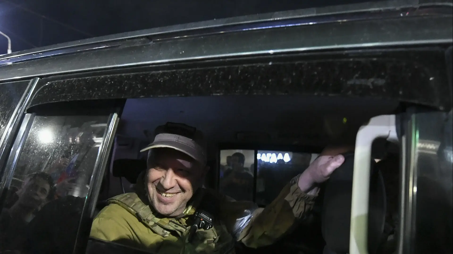 ראש קבוצת ואגנר יבגני פריגוז'ין עוזב את מפקדת הצבא ברוסטוב, רוסיה, 24 ביוני 2023