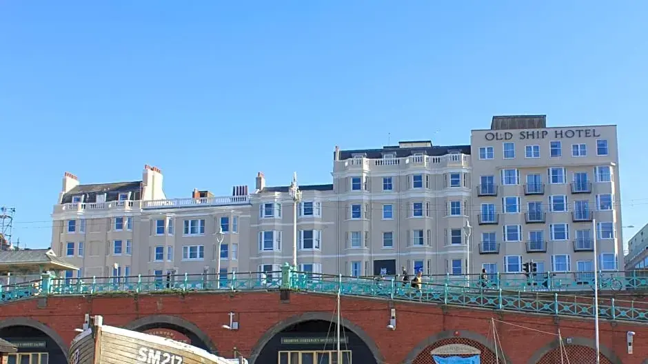 מלון the old ship hotel בו תישמע עדות ארנון מילצ'ן, ברייטון מלון the old ship hotel בו תישמע עדות ארנון מילצ'ן, ברייטון