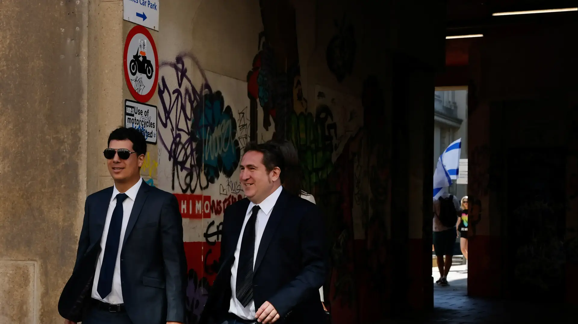 עו"ד עמית חדד מגיע לעדות ארנון מילצ'ן בתיק 1000, ברייטון, 25 ביוני 2023 עו"ד עמית חדד מגיע לעדות ארנון מילצ'ן בתיק 1000, ברייטון, 25 ביוני 2023