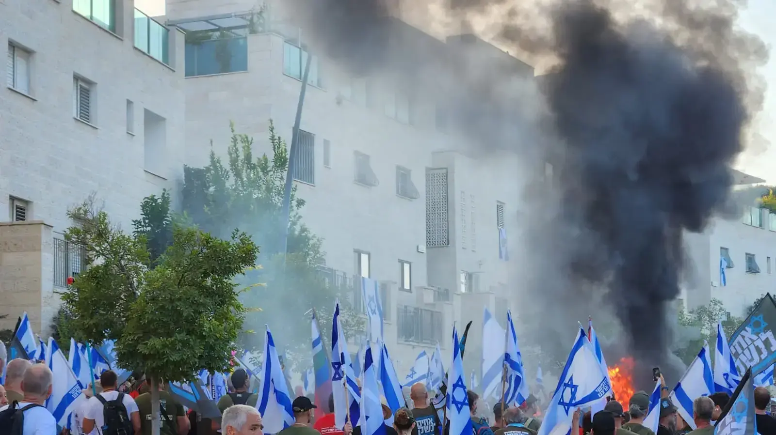 הפגנה נגד המהפכה המשפטית מול ביתו של יריב לוין במודיעין, 27 ביוני 2023 הפגנה נגד המהפכה המשפטית מול ביתו של יריב לוין במודיעין, 27 ביוני 2023