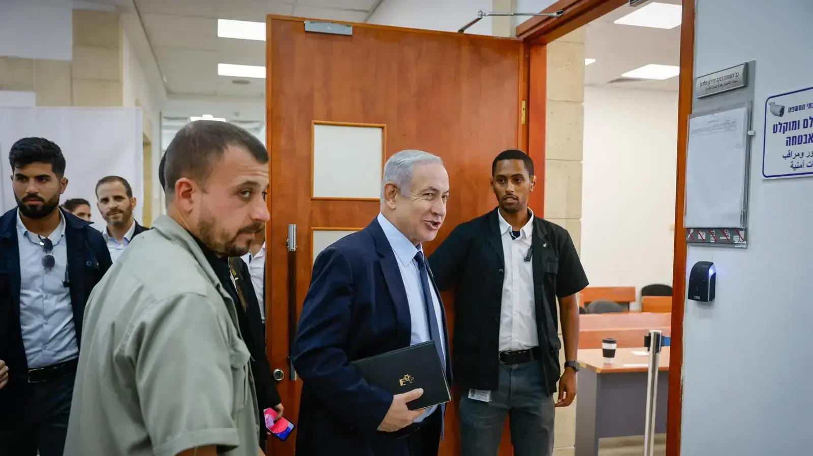 בנימין נתניהו מגיע ליום השלישי לעדות ארנון מילצ'ן בתיק 1000, בימ"ש מחוזי ירושלים, 27 ביוני 2023 בנימין נתניהו מגיע ליום השלישי לעדות ארנון מילצ'ן בתיק 1000, בימ"ש מחוזי ירושלים, 27 ביוני 2023