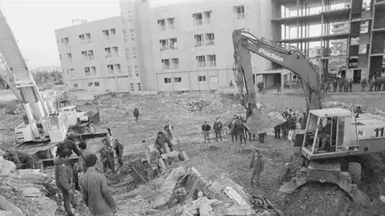 אסון צור הראשון- פינוי נפגעים, פינוי הריסות מבניין הממשל הצבאי בצור שבלבנון,