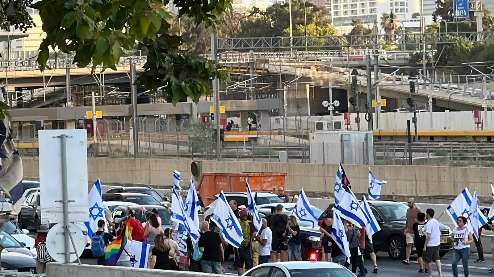 מפגינים נגד המההפכה המשפטית חסמו את נתיבי איילון לתנועה 29 ביוני 2023 מפגינים נגד המההפכה המשפטית חסמו את נתיבי איילון לתנועה 29 ביוני 2023