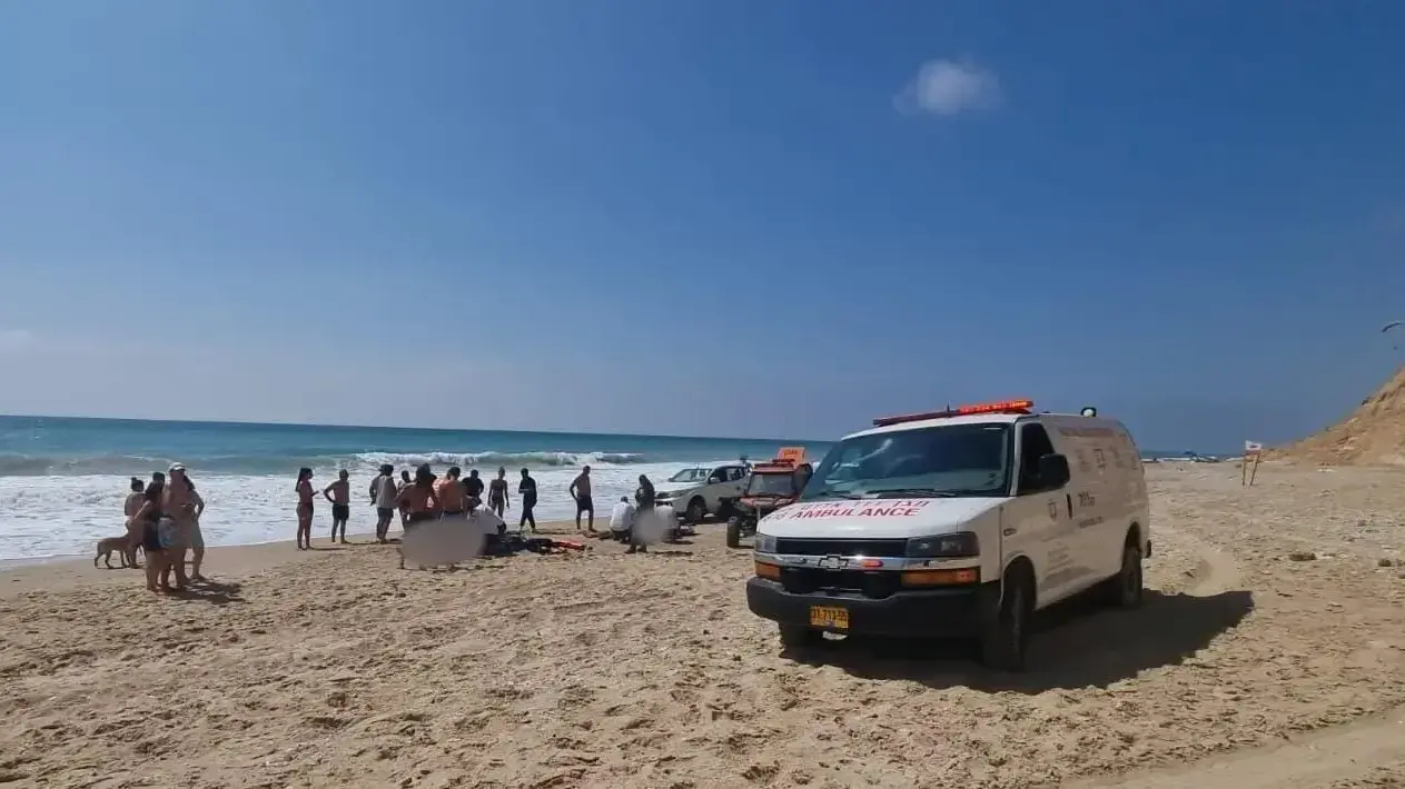 החייאה בשני בני 25 שטבעו ליד חוף געש, 1 ביולי 2023 החייאה בשני בני 25 שטבעו ליד חוף געש, 1 ביולי 2023