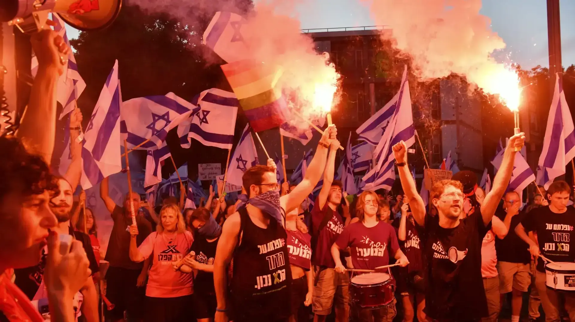 צעדה במסגרת הפגנה נגד המהפכה המשפטית, ת"א, 1 ביולי 2023 צעדה במסגרת הפגנה נגד המהפכה המשפטית, ת"א, 1 ביולי 2023