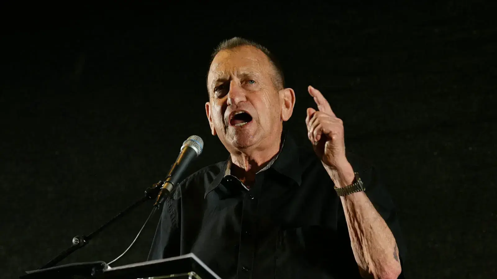 רון חולדאי, הפגנה נגד המהפכה המשפטית, קפלן ת"א, 1 ביולי 2023 רון חולדאי, הפגנה נגד המהפכה המשפטית, קפלן ת"א, 1 ביולי 2023