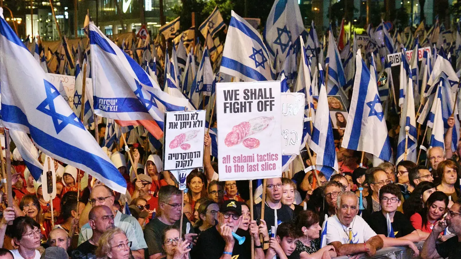 הפגנה נגד המהפכה המשפטית, קפלן ת"א, 1 ביולי 2023 הפגנה נגד המהפכה המשפטית, קפלן ת"א, 1 ביולי 2023