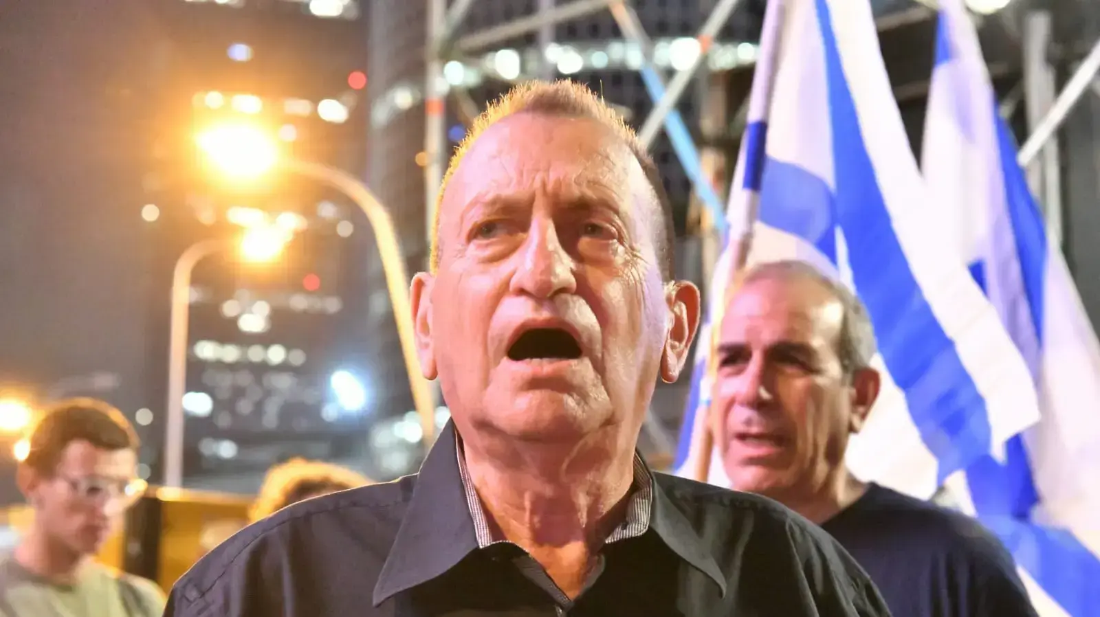 רון חולדאי, הפגנה נגד המהפכה המשפטית, קפלן ת"א, 1 ביולי 2023 רון חולדאי, הפגנה נגד המהפכה המשפטית, קפלן ת"א, 1 ביולי 2023