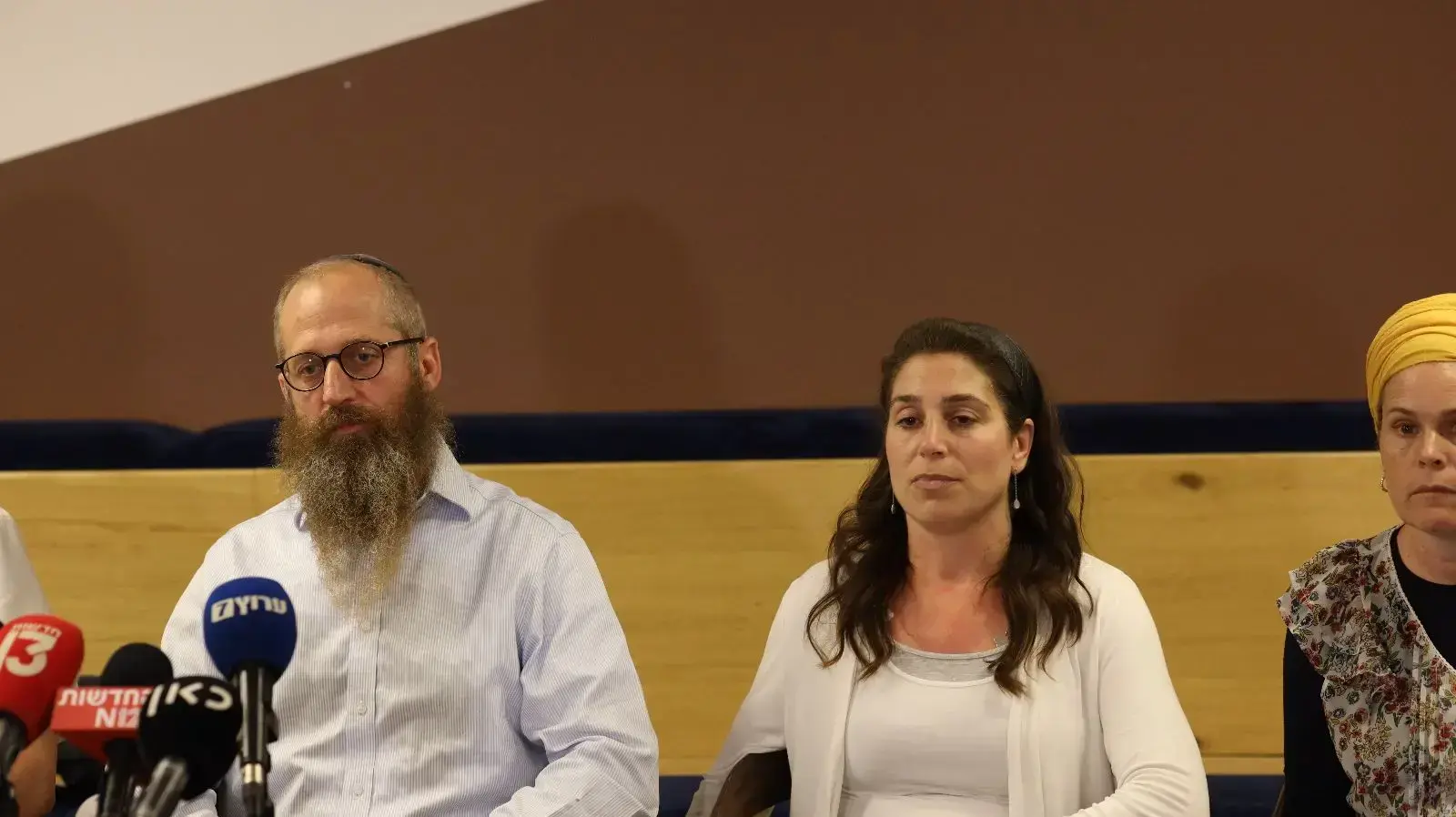 מסיבת עיתונאים של משפחות העצורים המנהליים הישראלים, שנעצרו בחשד למעורבות בפרעות בכפרים פלסטינים . 2 ביולי 2023 מסיבת עיתונאים של משפחות העצורים המנהליים הישראלים, שנעצרו בחשד למעורבות בפרעות בכפרים פלסטינים . 2 ביולי 2023