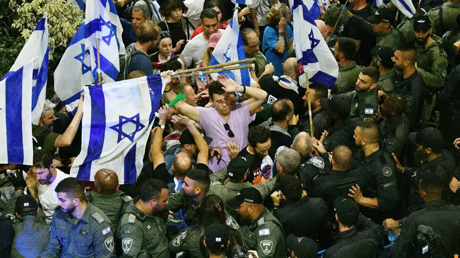 הפגנה נגד המהפכה המשפטית, נתב"ג. 03 ביולי 2023 הפגנה נגד המהפכה המשפטית, נתב"ג. 03 ביולי 2023
