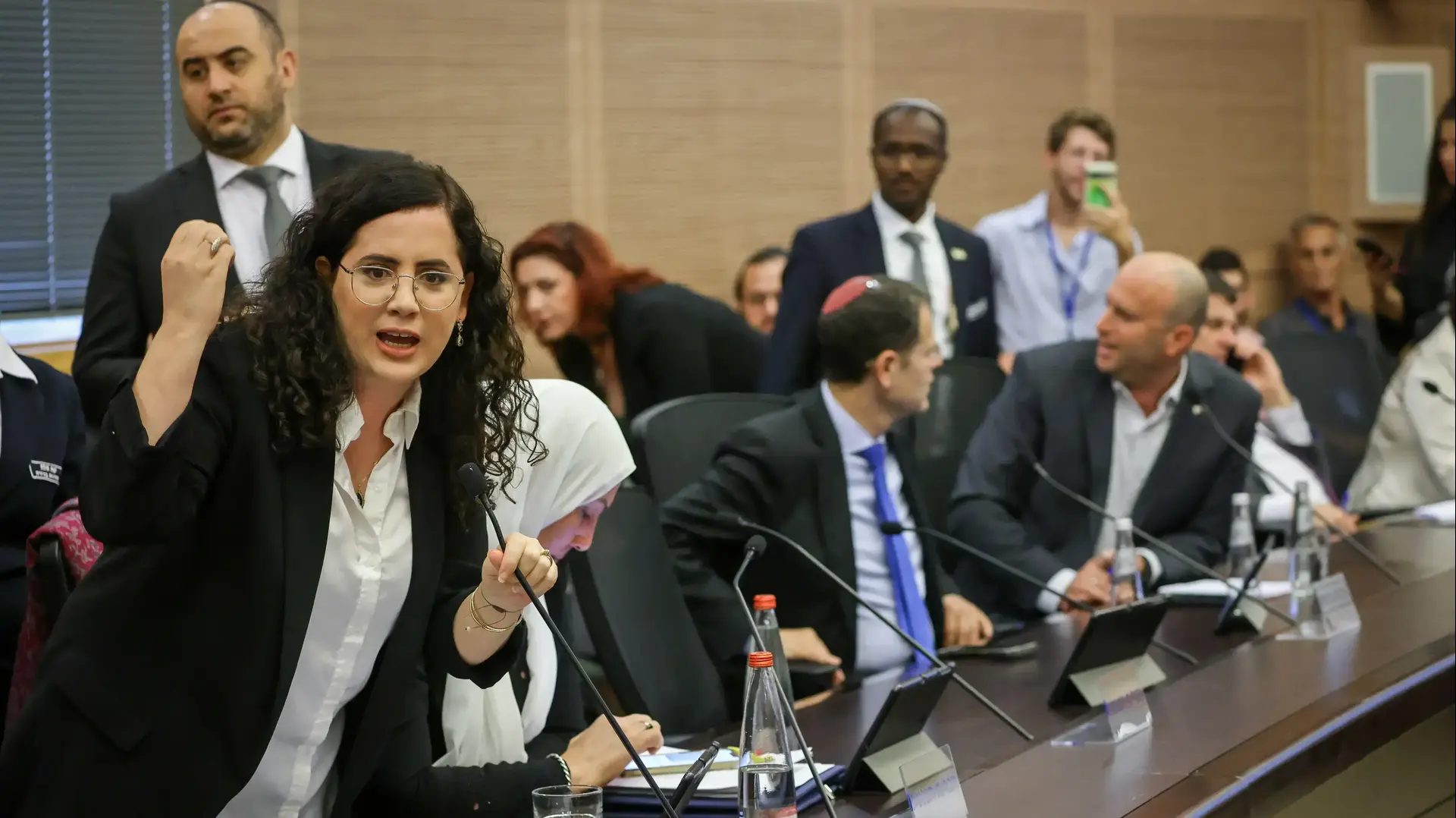 ועדת החוקה אישרה לקריאה ראשונה את ביטול עילת הסיבות, מהומה פרצה באולם 04 ביולי 2023 ועדת החוקה אישרה לקריאה ראשונה את ביטול עילת הסיבות, מהומה פרצה באולם 04 ביולי 2023