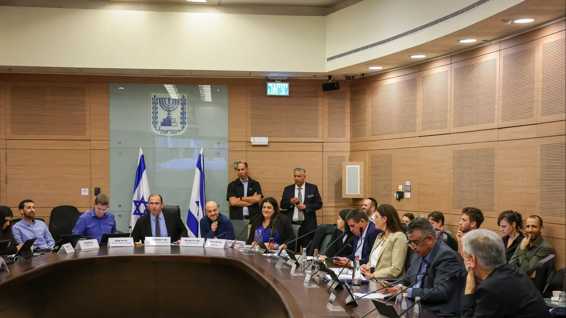 ועדת החוקה אישרה לקריאה ראשונה את ביטול עילת הסיבות, מהומה פרצה באולם 04 ביולי 2023 ועדת החוקה אישרה לקריאה ראשונה את ביטול עילת הסיבות, מהומה פרצה באולם 04 ביולי 2023