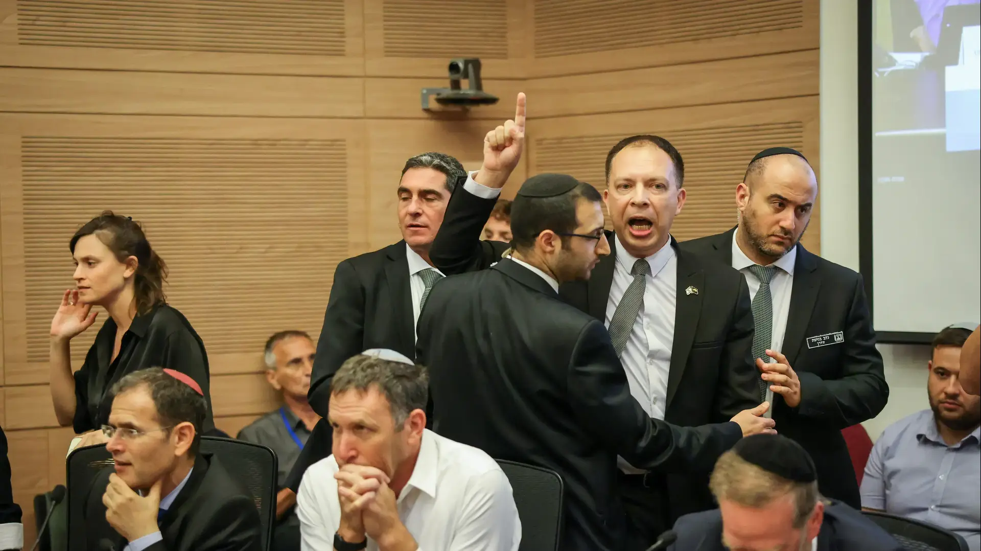 ועדת החוקה אישרה לקריאה ראשונה את ביטול עילת הסיבות, מהומה פרצה באולם 04 ביולי 2023 ועדת החוקה אישרה לקריאה ראשונה את ביטול עילת הסיבות, מהומה פרצה באולם 04 ביולי 2023