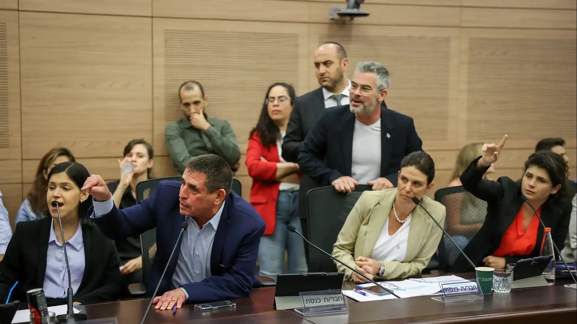 ועדת החוקה אישרה לקריאה ראשונה את ביטול עילת הסיבות, מהומה פרצה באולם 04 ביולי 2023 ועדת החוקה אישרה לקריאה ראשונה את ביטול עילת הסיבות, מהומה פרצה באולם 04 ביולי 2023