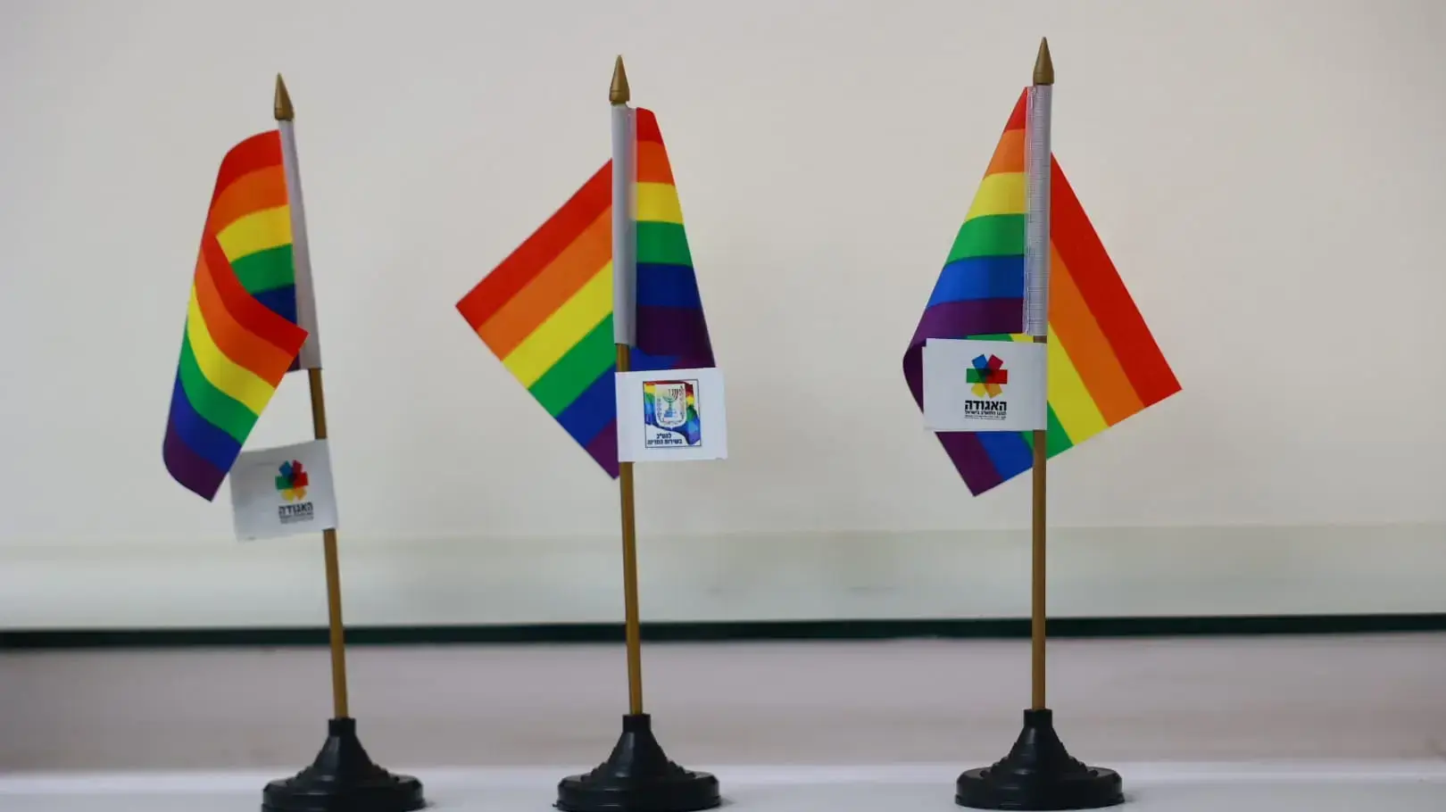 דגלי להט"ב חולקו לעובדים במשרדי הממשלה 04 ביולי 2023 דגלי להט"ב חולקו לעובדים במשרדי הממשלה 04 ביולי 2023