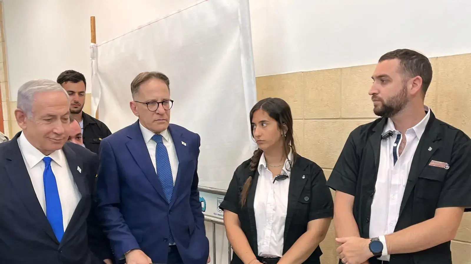 בנימין נתניהו מגיע לעדותו של ארנון מילצ׳ן , בית המשפט המחוזי, ירושלים. 5 ביולי 2023