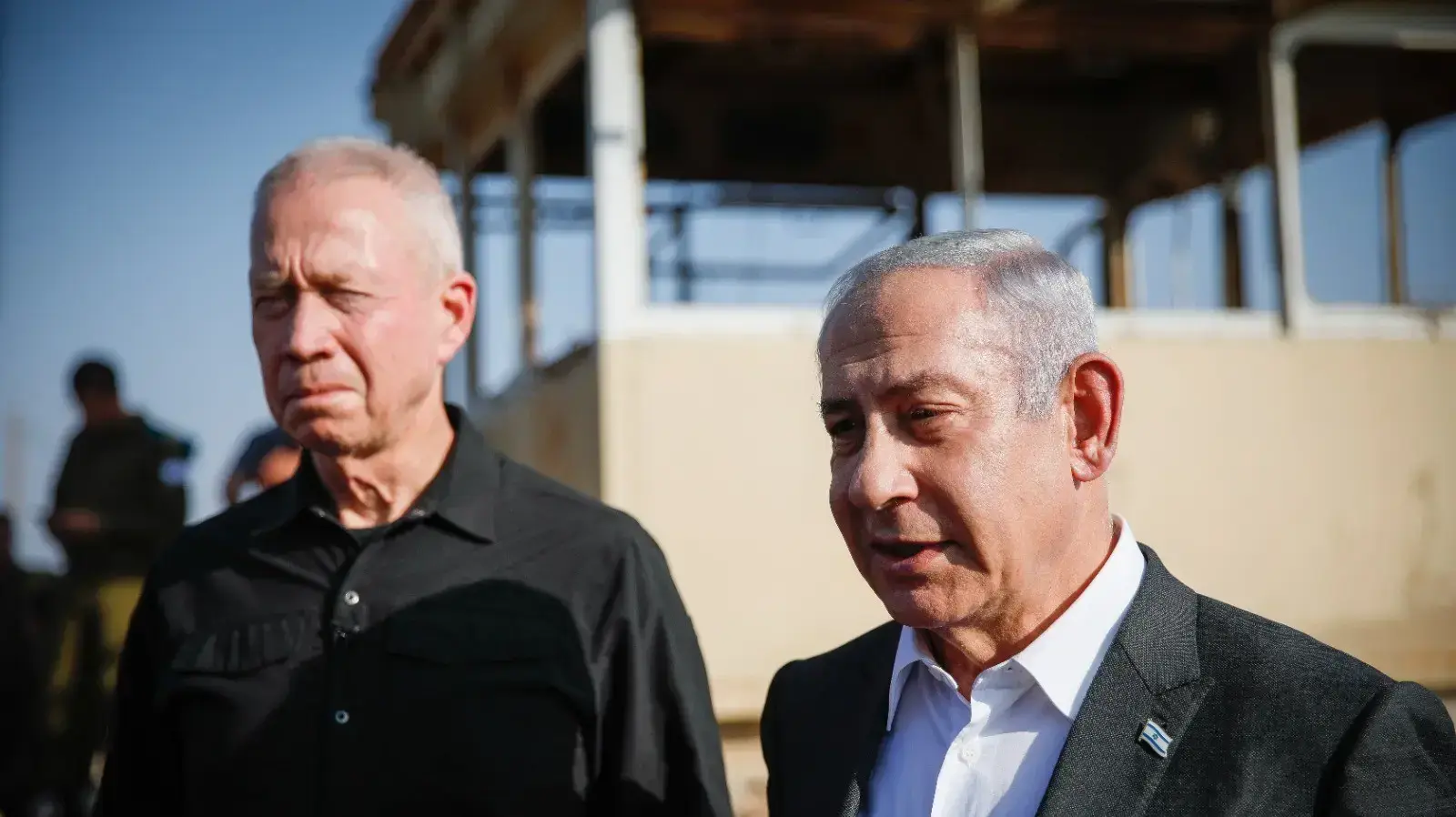 ראש הממשלה בנימין נתניהו ושר הביטחון יואב גלנט בביקור במוצב ליד ג'נין. 5 ביולי 2023
ראש הממשלה בנימין נתניהו ושר הביטחון יואב גלנט בביקור במוצב ליד ג'נין. 5 ביולי 2023