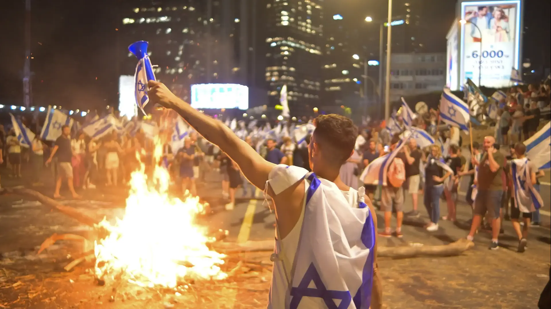 הפגנה לאחר הודעת הפרישה של ניצב עמי אשד מהמשטרה, נתיבי איילון ת"א, 6 ביולי 2023 הפגנה לאחר הודעת הפרישה של ניצב עמי אשד מהמשטרה, נתיבי איילון ת"א, 6 ביולי 2023