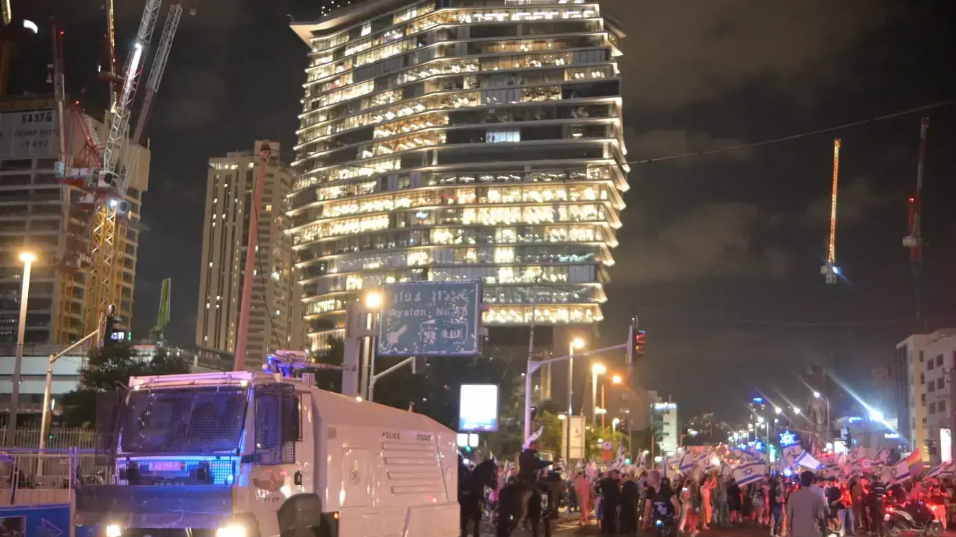 הפגנה באיילון כחלק מליל מחאות מול בתיהם של חברי כנסת 06 ביולי 2023 הפגנה באיילון כחלק מליל מחאות מול בתיהם של חברי כנסת 06 ביולי 2023