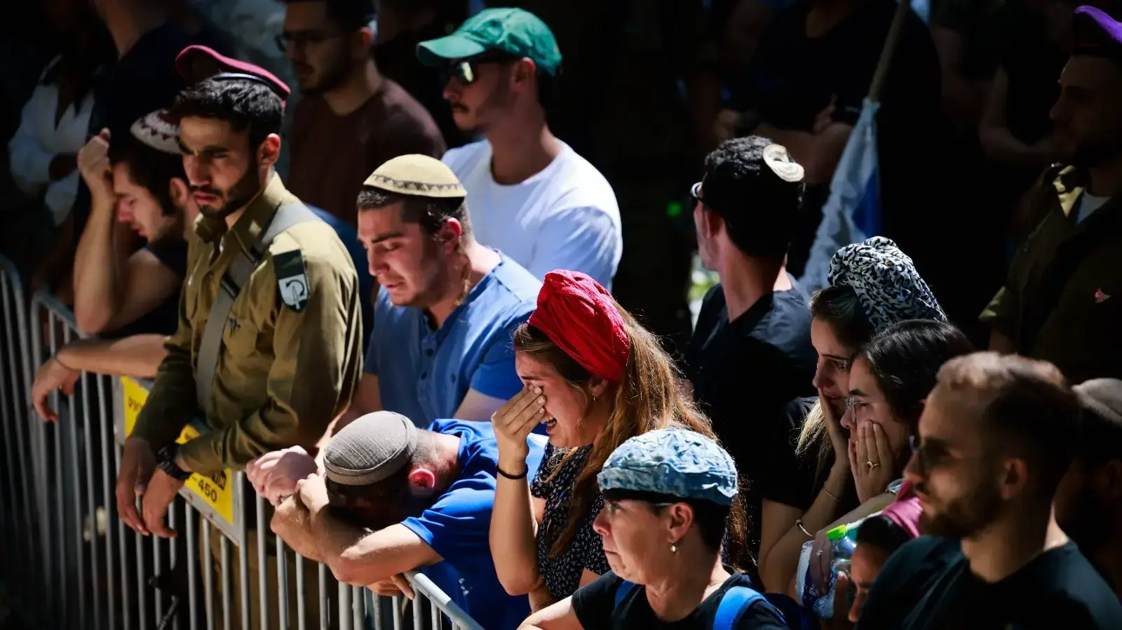 הלוויתו של שילה אמיר בן ה-22 שנהרג בפיגוע בקדומים, 7 ביולי 2023
הלוויתו של שילה אמיר בן ה-22 שנהרג בפיגוע בקדומים, 7 ביולי 2023