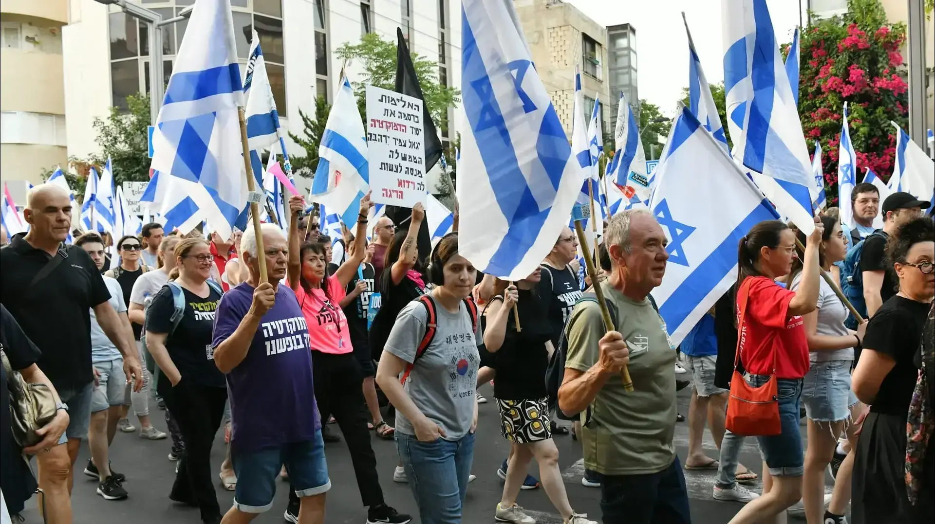 הפגנות נגד המהפכה המשפטית בתל אביב, שבוע 27. 08 ביולי 2023 הפגנות נגד המהפכה המשפטית בתל אביב, שבוע 27. 08 ביולי 2023