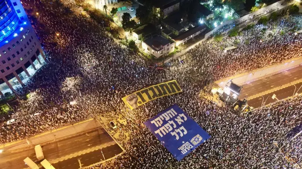הפגנות נגד המהפכה המשפטית בתל אביב, שבוע 27. 08 ביולי 2023 הפגנות נגד המהפכה המשפטית בתל אביב, שבוע 27. 08 ביולי 2023