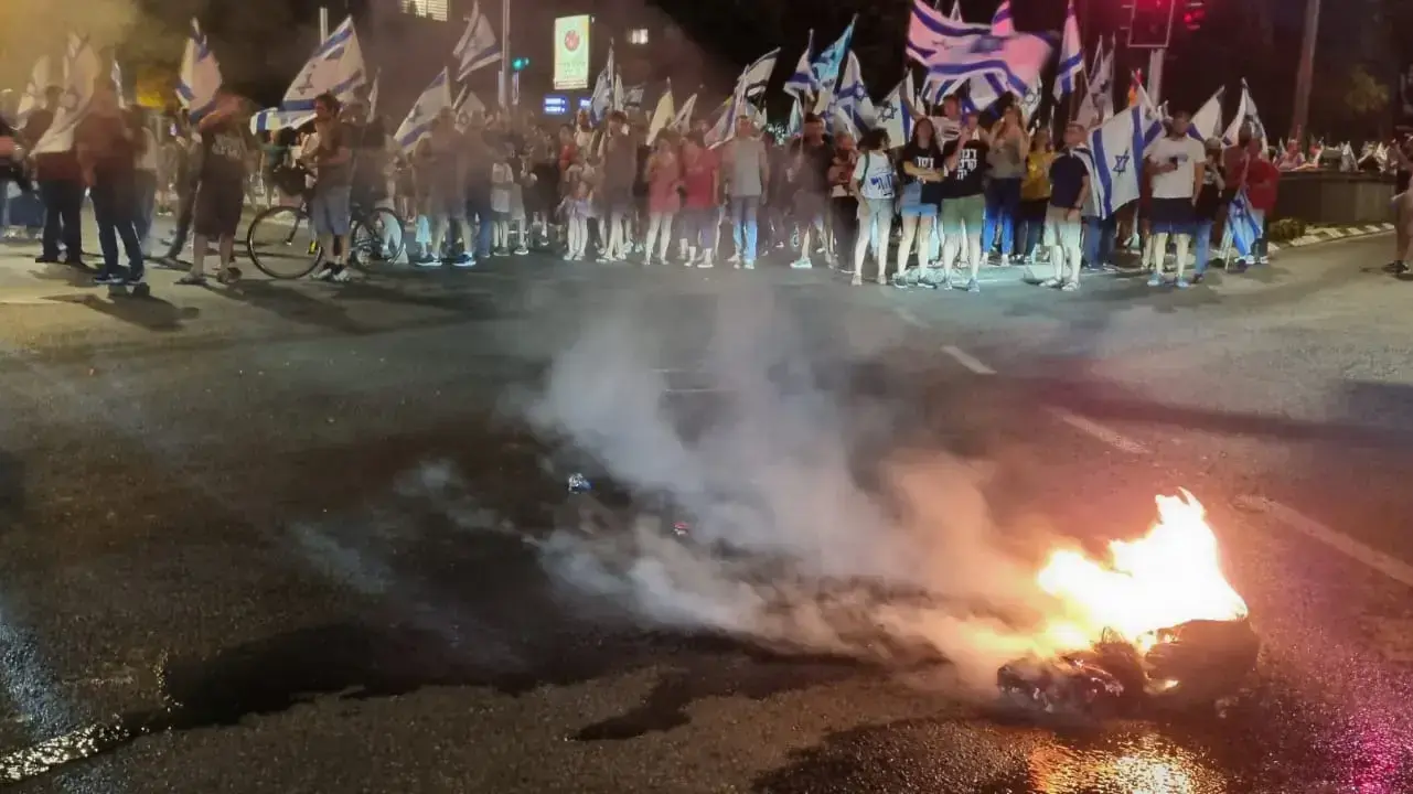 הפגנות נגד המהפכה המשפטית בהרצליה, שבוע 27. 08 ביולי 2023 הפגנות נגד המהפכה המשפטית בהרצליה, שבוע 27. 08 ביולי 2023
